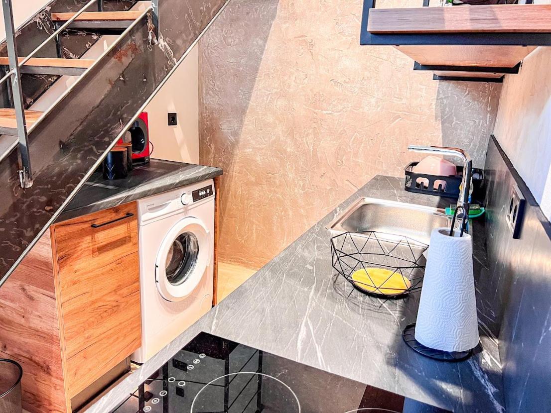 Mini Loft Apartment 칼라마타 외부 사진