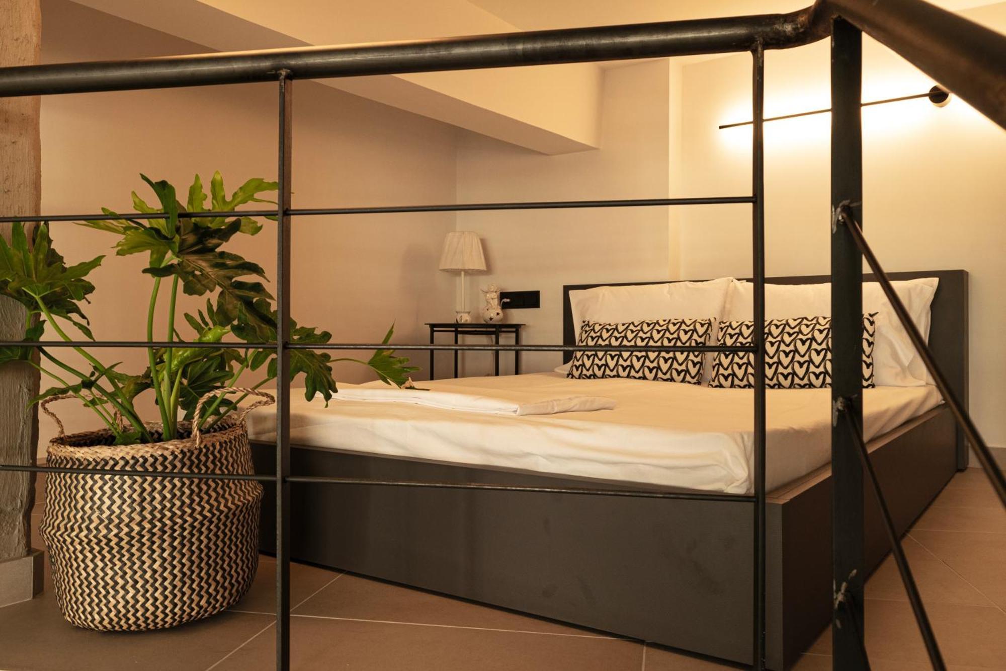 Mini Loft Apartment 칼라마타 외부 사진